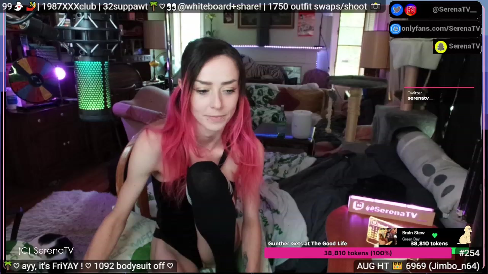 Gallery image thumbnail from serenatv's myfreecams stream on, 08/18/2023, 20:16 image 15 of 20