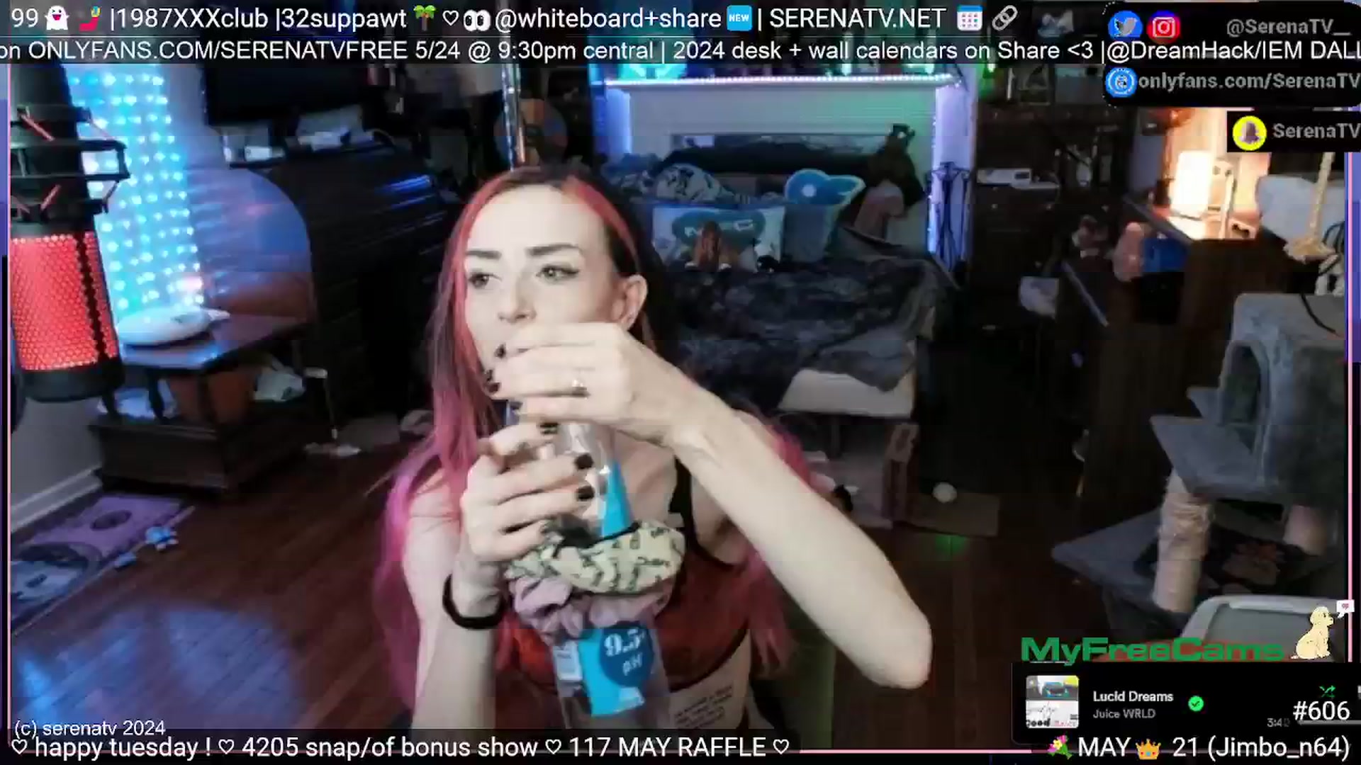 Gallery image thumbnail from serenatv's myfreecams stream on, 05/21/2024, 20:33 image 2 of 20