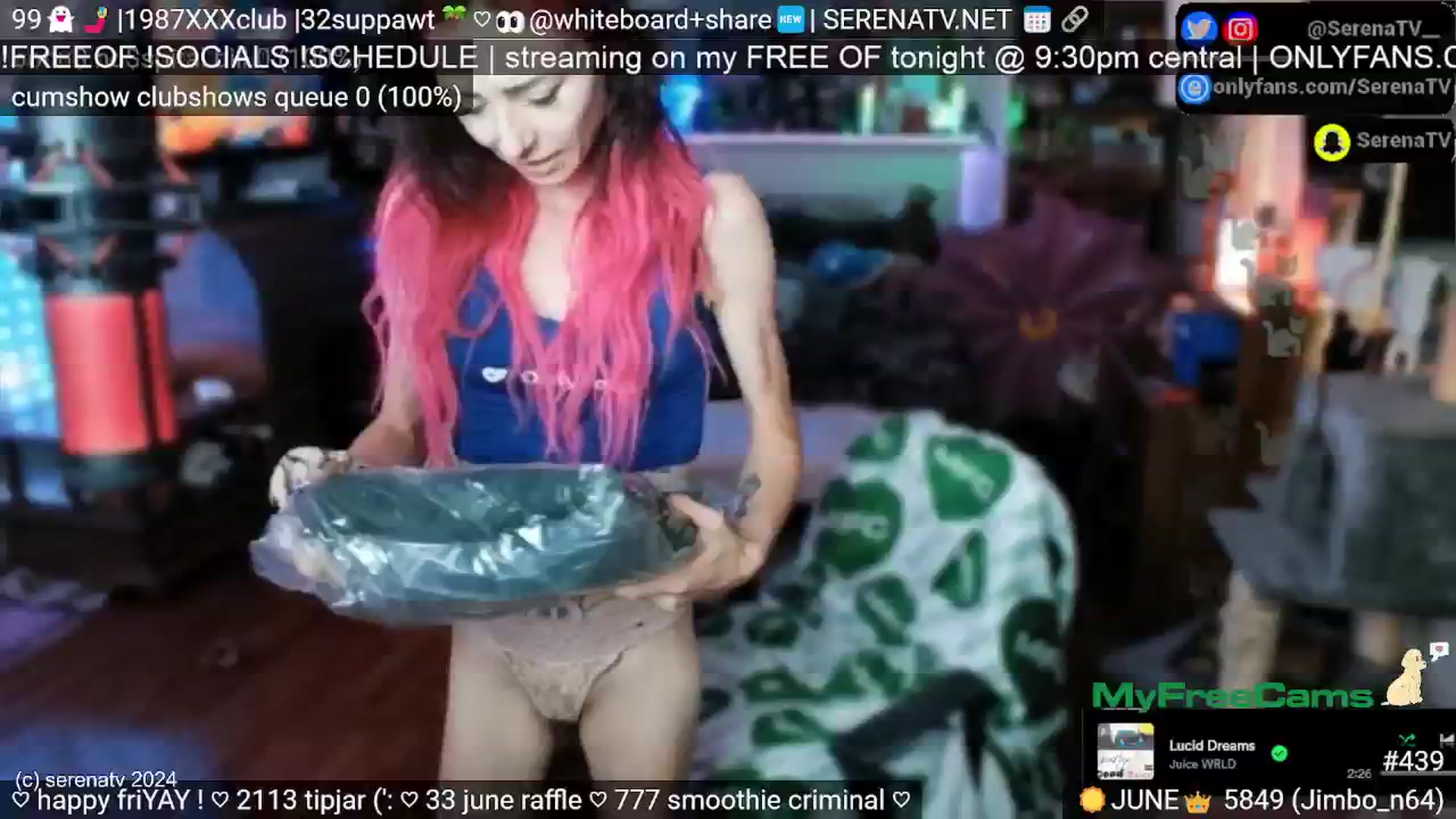 Gallery image thumbnail from serenatv's myfreecams stream on, 06/21/2024, 20:32 image 13 of 20