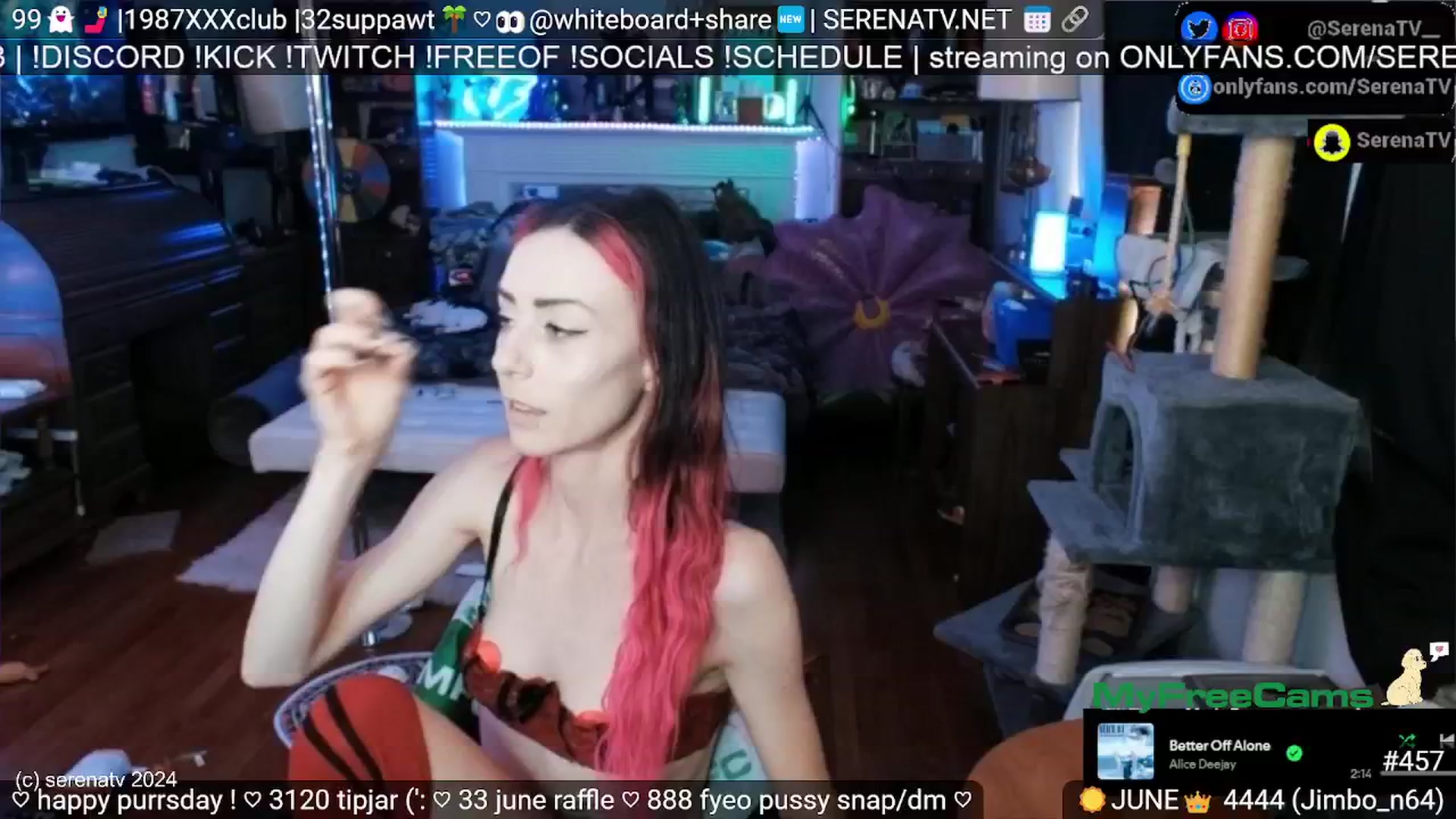 Gallery image thumbnail from serenatv's myfreecams stream on, 06/27/2024, 20:13 image 14 of 20