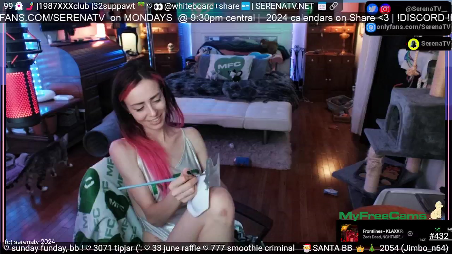 Gallery image thumbnail from serenatv's myfreecams stream on, 06/30/2024, 20:13 image 19 of 20