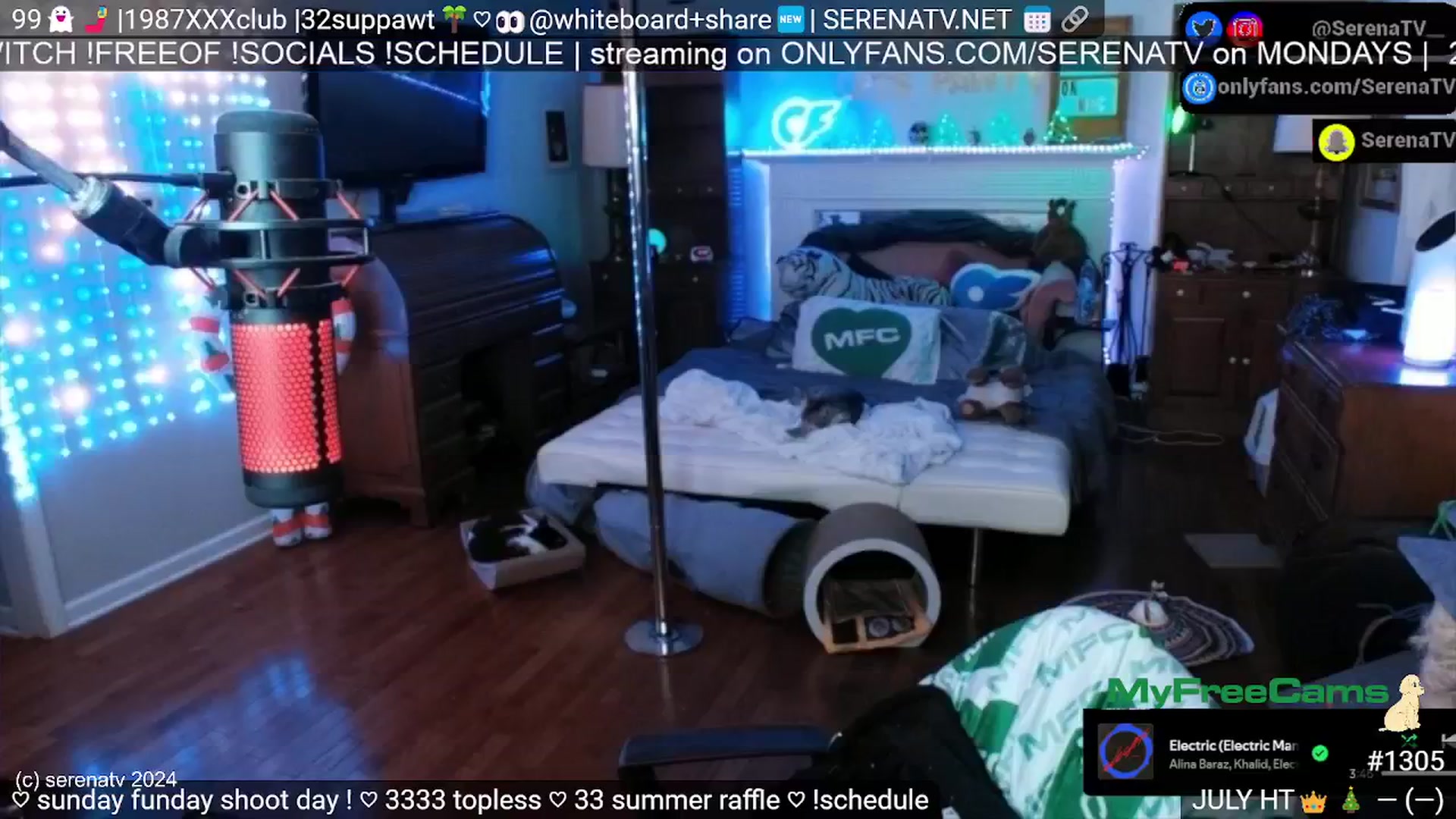 Gallery image thumbnail from serenatv's myfreecams stream on, 07/28/2024, 19:58 image 15 of 20