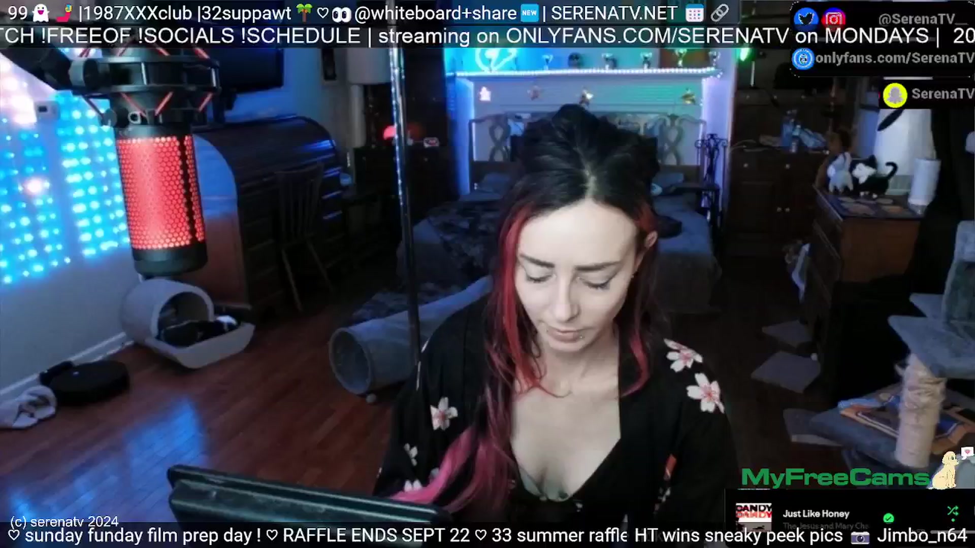Gallery image thumbnail from serenatv's myfreecams stream on, 09/15/2024, 20:02 image 8 of 20