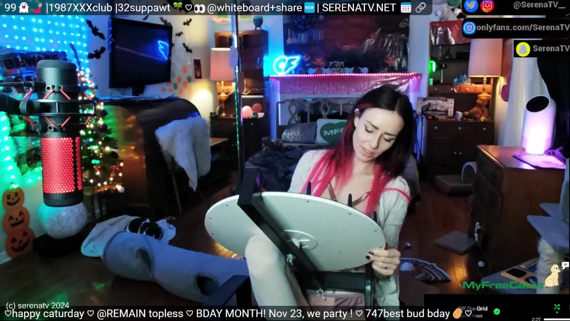 Gallery image thumbnail from serenatv's myfreecams stream on, 11/16/2024, 21:16 image 15 of 20