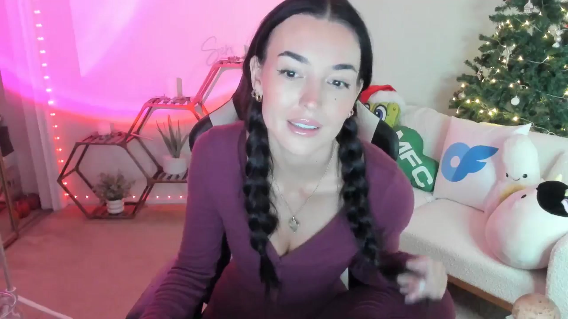 Gallery image thumbnail from serenaxxx's myfreecams stream on, 11/18/2025, 02:31 image 4 of 20