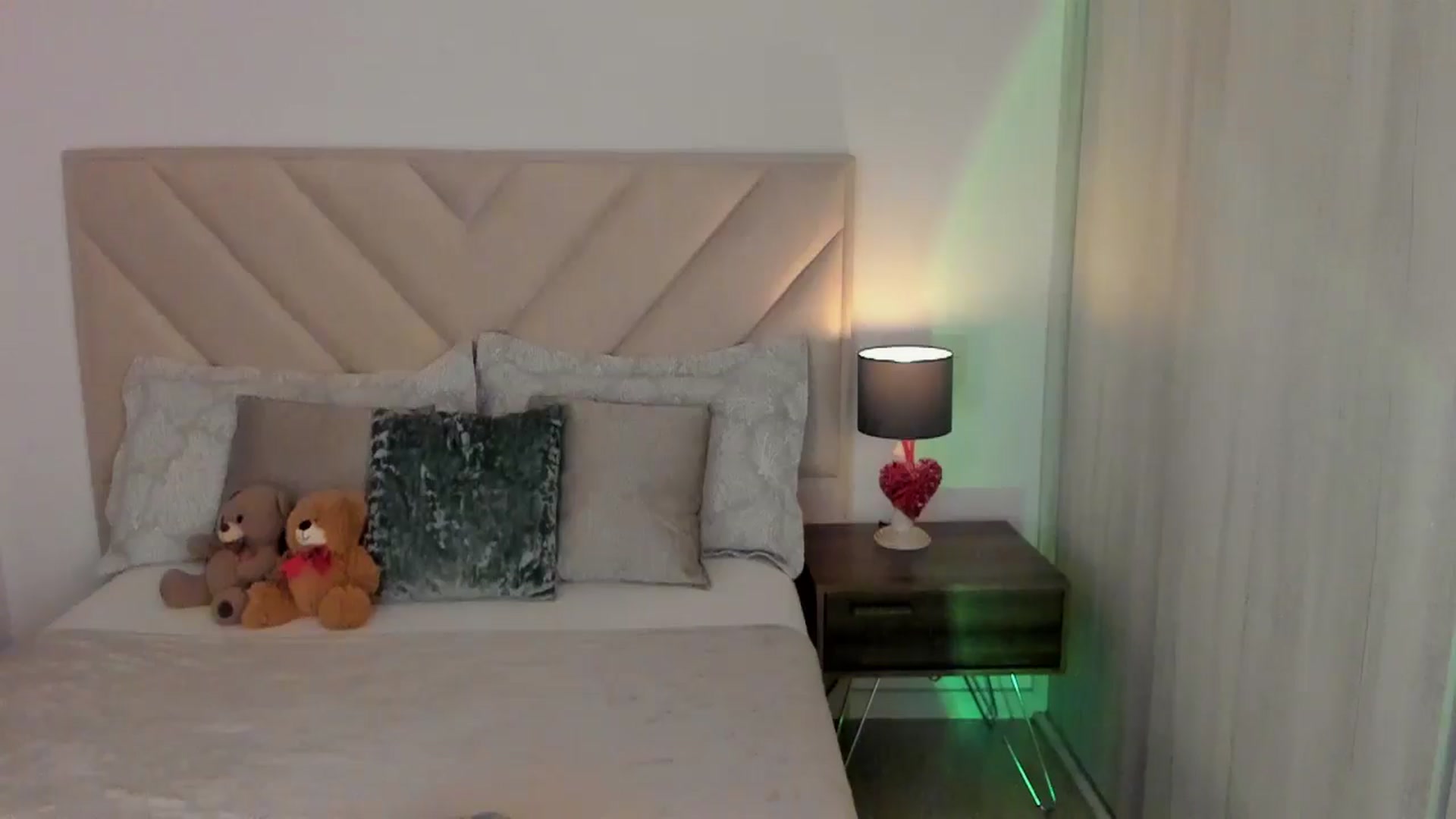 Gallery image thumbnail from sexyALISOM's myfreecams stream on, 04/04/2025, 12:00 image 9 of 20