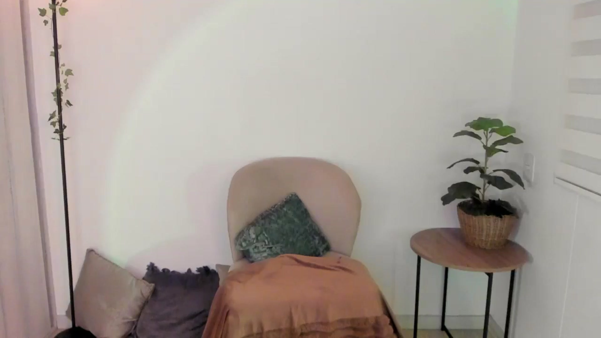 Gallery image thumbnail from sexyALISOM's myfreecams stream on, 05/18/2025, 11:33 image 14 of 20
