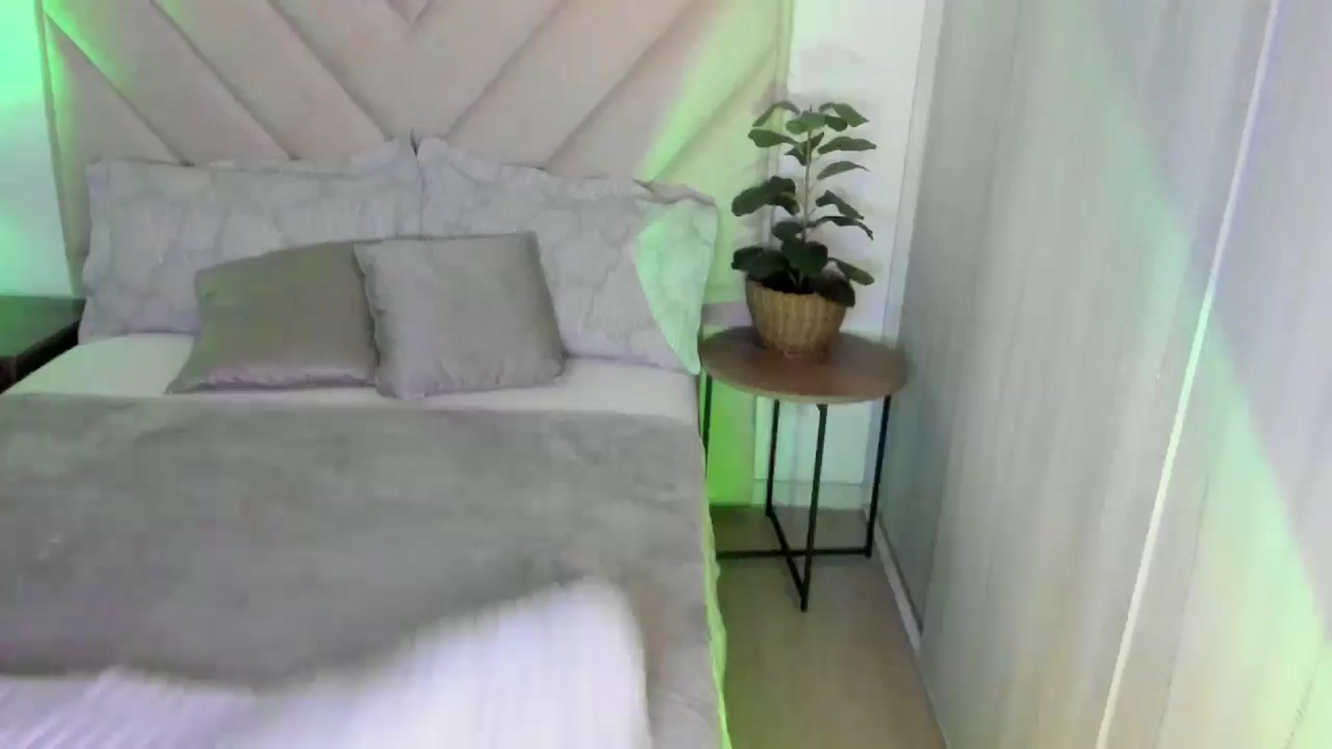 Gallery image thumbnail from sexyALISOM's myfreecams stream on, 04/18/2026, 10:16 image 13 of 20