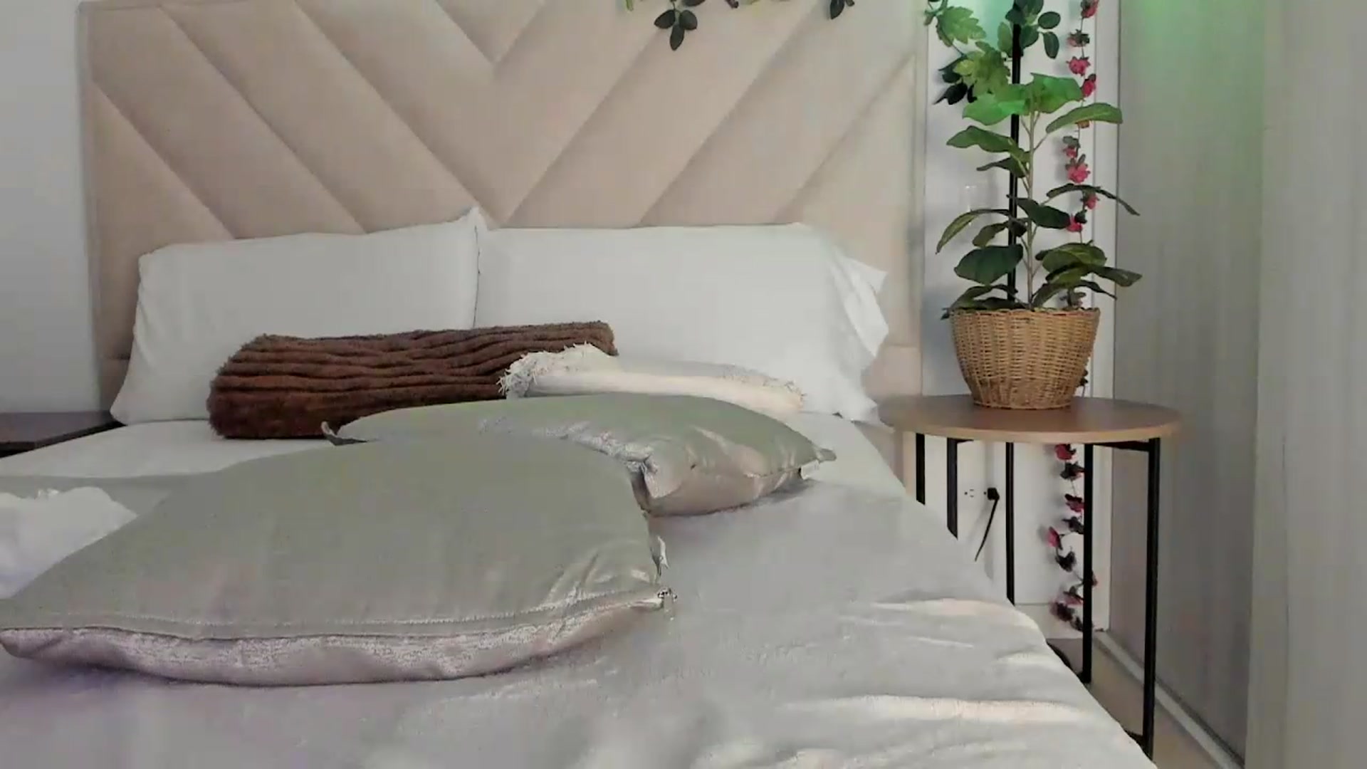 Gallery image thumbnail from sexyALISOM's myfreecams stream on, 06/14/2026, 13:01 image 14 of 20