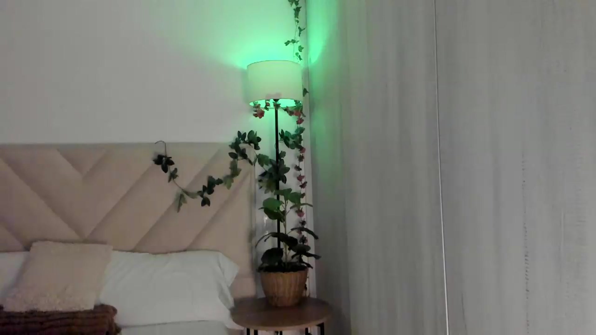 Gallery image thumbnail from sexyALISOM's myfreecams stream on, 06/19/2026, 13:41 image 6 of 20