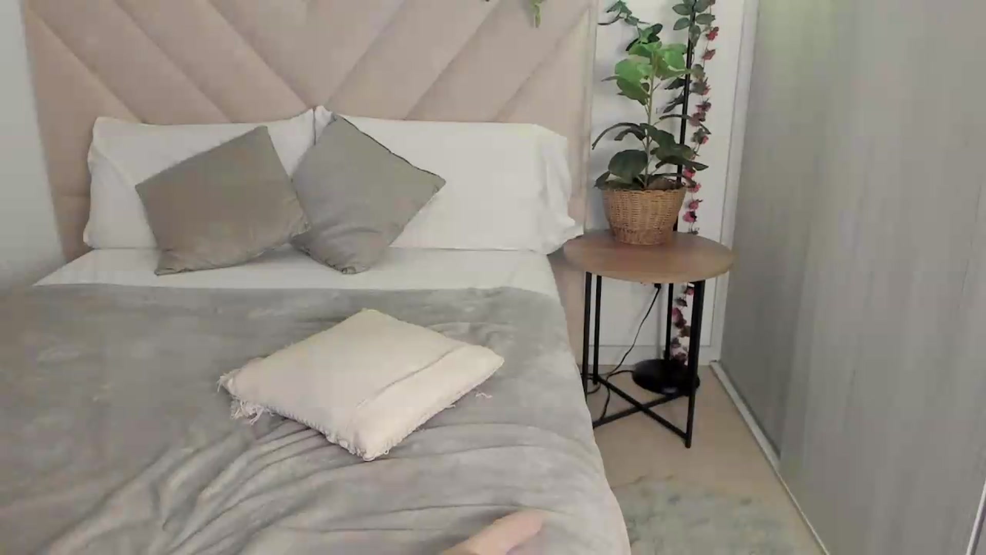 Gallery image thumbnail from sexyALISOM's myfreecams stream on, 06/25/2026, 10:57 image 6 of 20