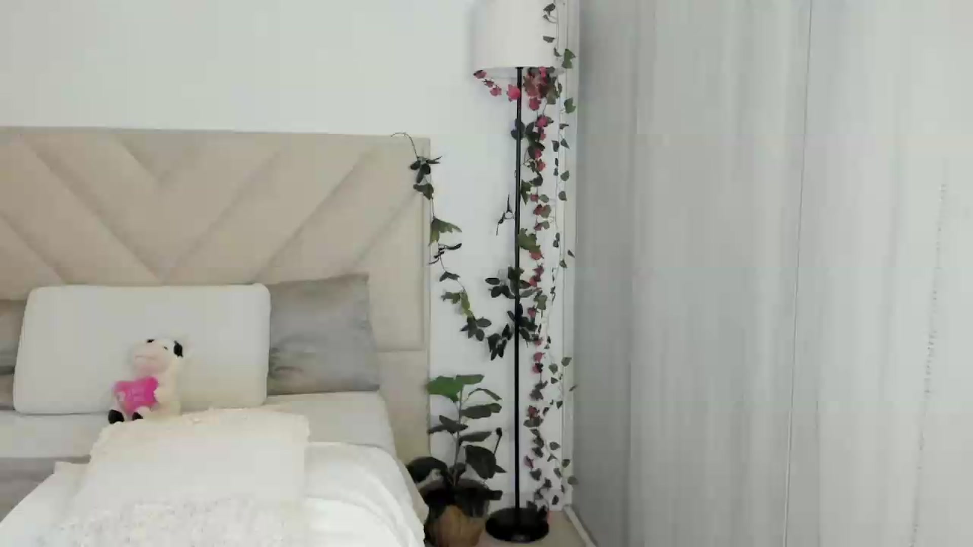 Gallery image thumbnail from sexyALISOM's myfreecams stream on, 08/08/2026, 12:50 image 5 of 20