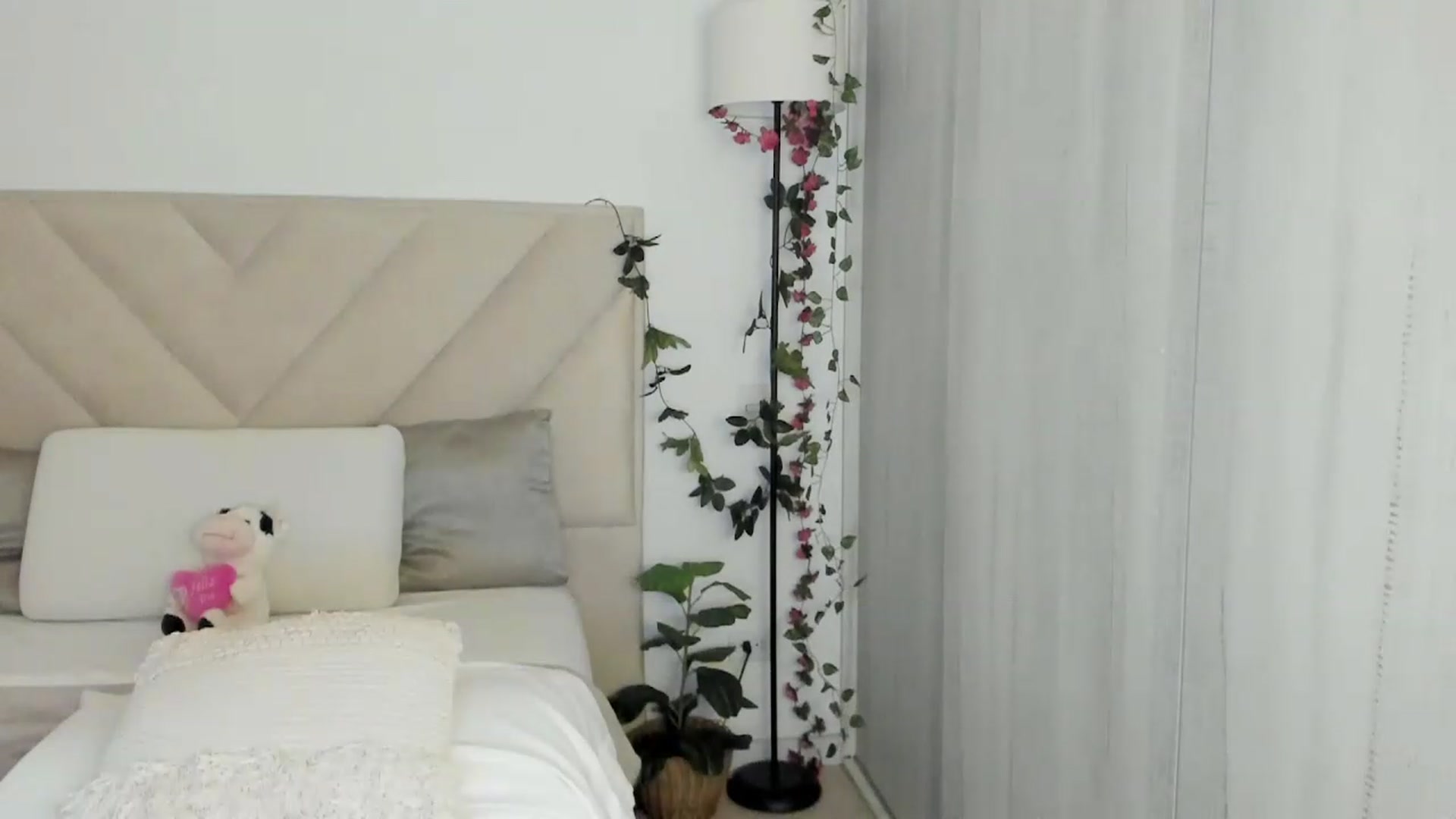 Gallery image thumbnail from sexyALISOM's myfreecams stream on, 08/08/2026, 12:50 image 9 of 20