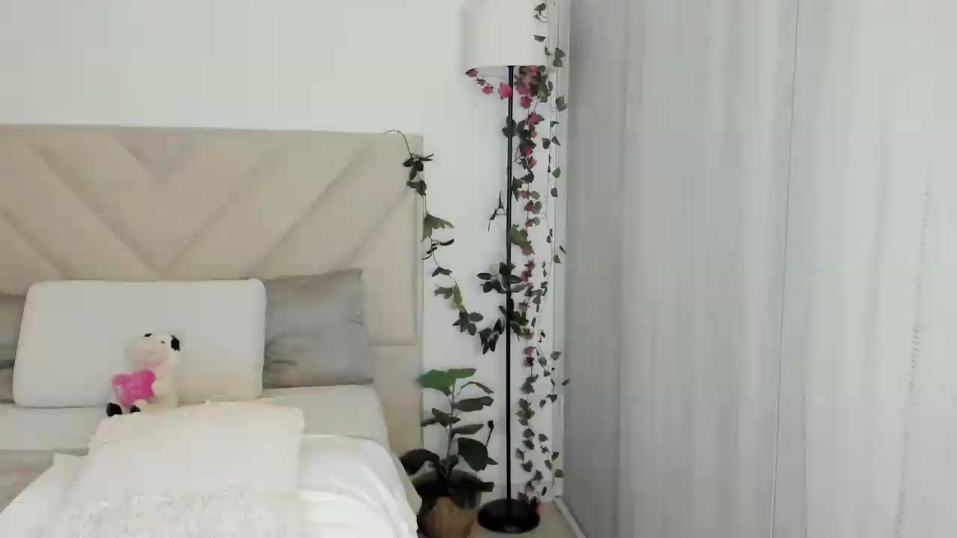Gallery image thumbnail from sexyALISOM's myfreecams stream on, 08/08/2026, 12:50 image 3 of 20