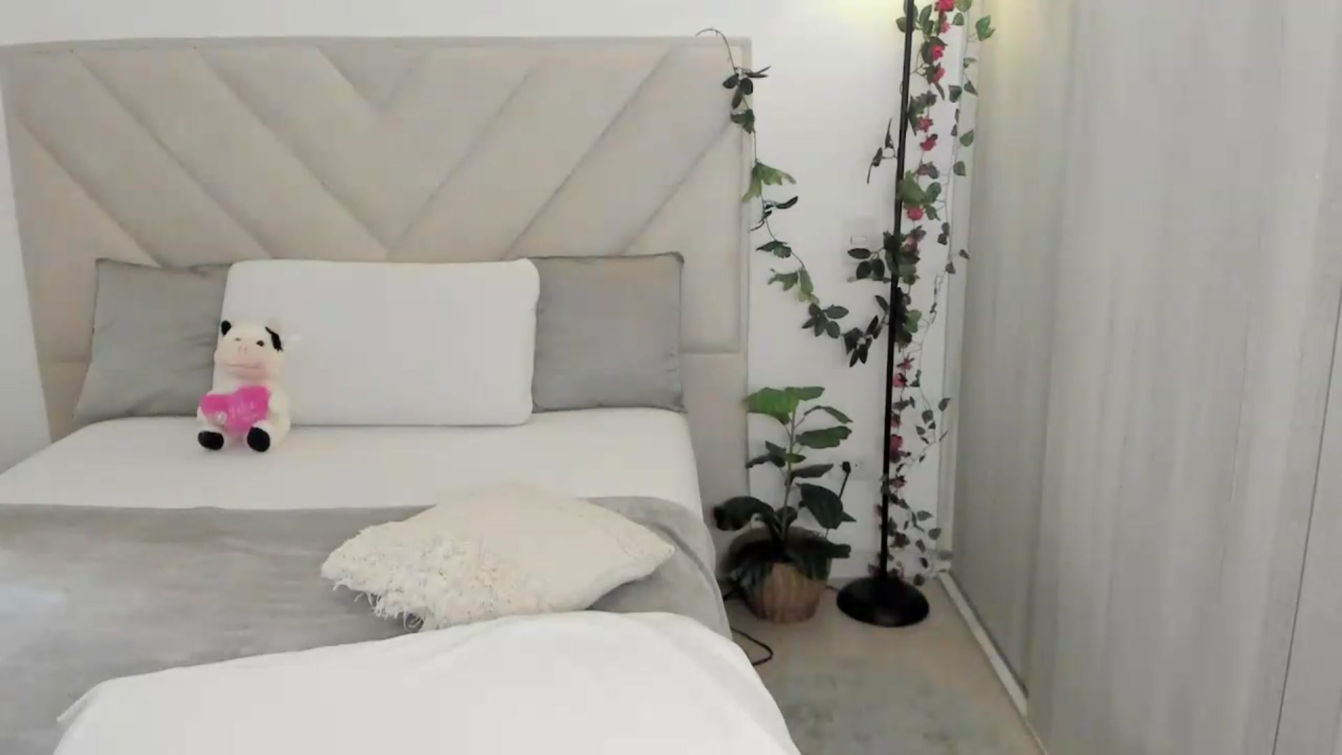 Gallery image thumbnail from sexyALISOM's myfreecams stream on, 08/11/2026, 14:29 image 9 of 20