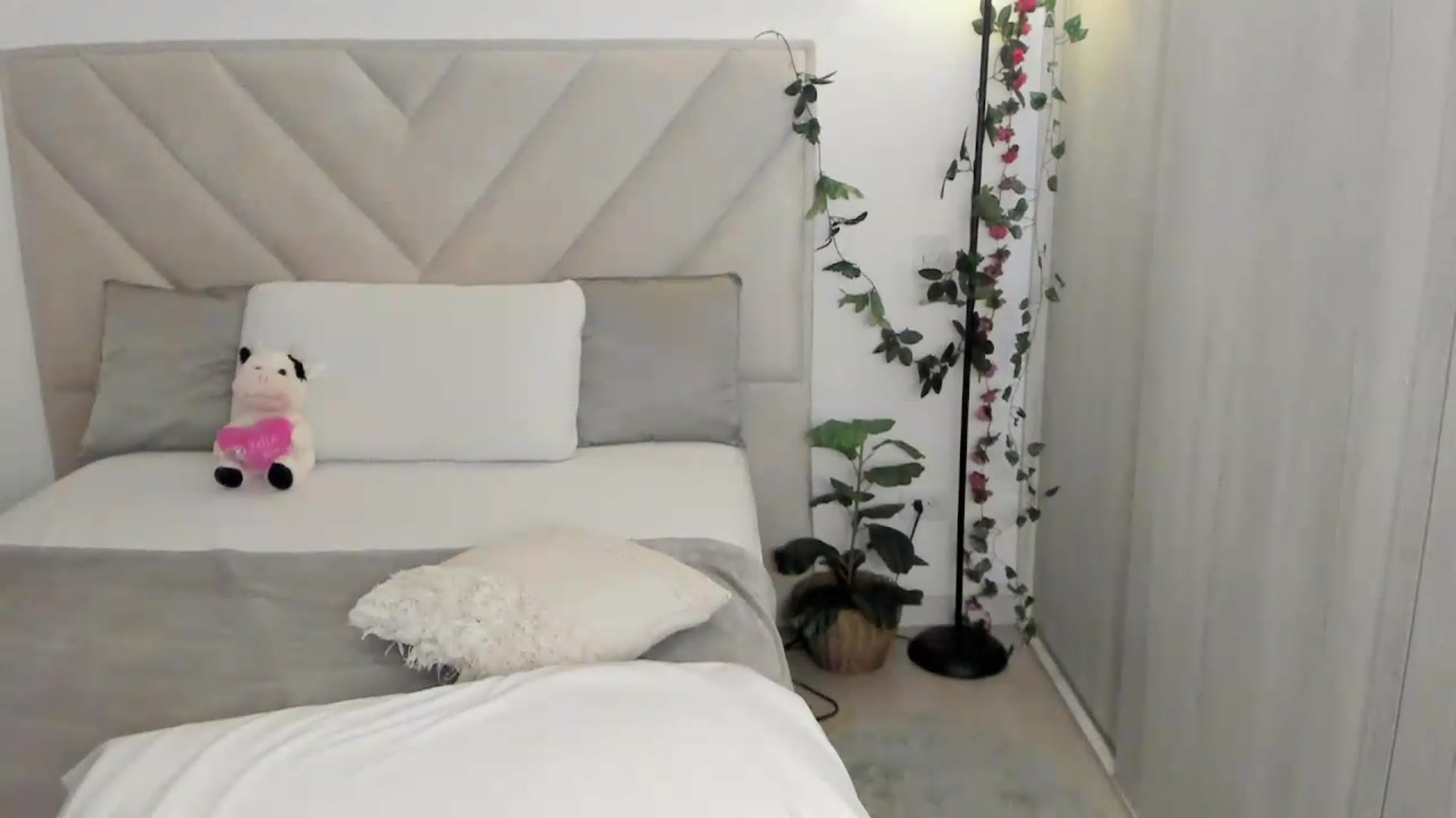 Gallery image thumbnail from sexyALISOM's myfreecams stream on, 08/11/2026, 14:29 image 10 of 20