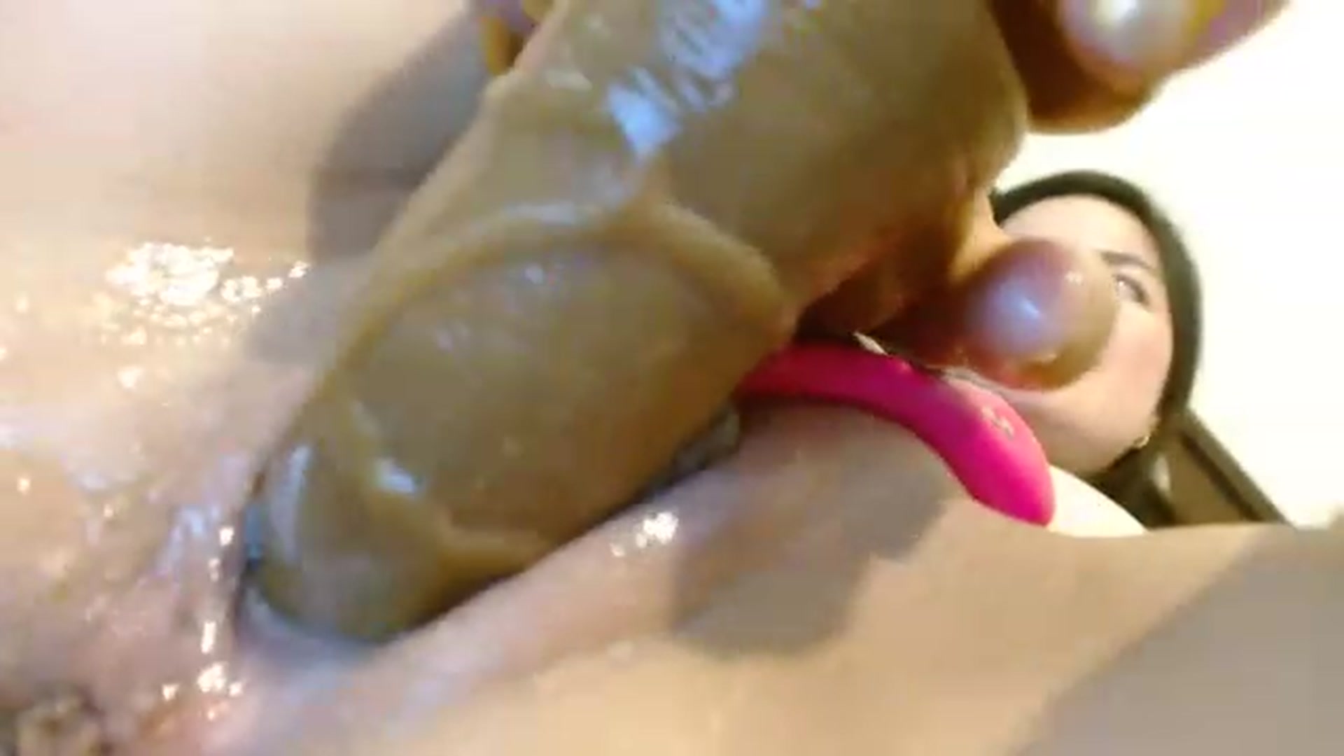 Gallery image thumbnail from sexy_rosana's myfreecams stream on, 11/19/2022, 04:53 image 2 of 20