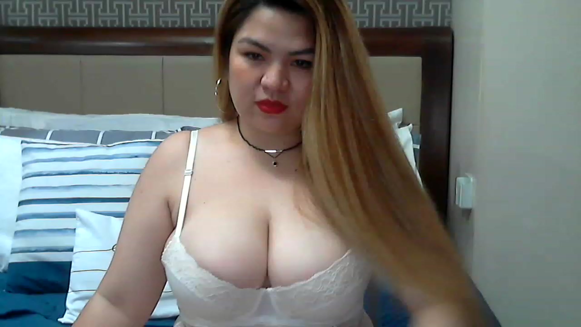Gallery image thumbnail from sexy_supriya's myfreecams stream on, 02/18/2023, 18:12 image 14 of 20