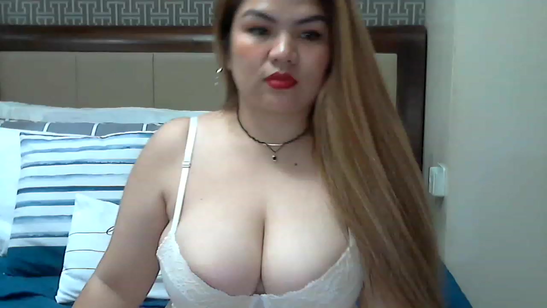 Gallery image thumbnail from sexy_supriya's myfreecams stream on, 02/18/2023, 18:12 image 4 of 20