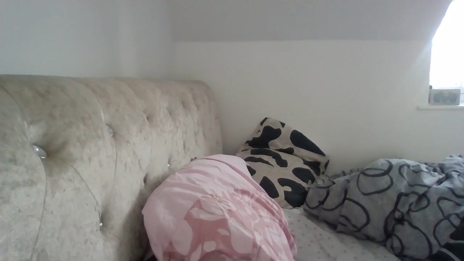 Gallery image thumbnail from sexybritgirly's myfreecams stream on, 03/05/2024, 16:40 image 18 of 20