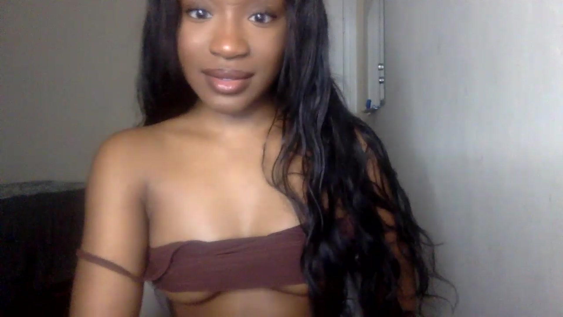 Gallery image thumbnail from sexyyliyahh's myfreecams stream on, 11/15/2022, 15:37 image 10 of 20