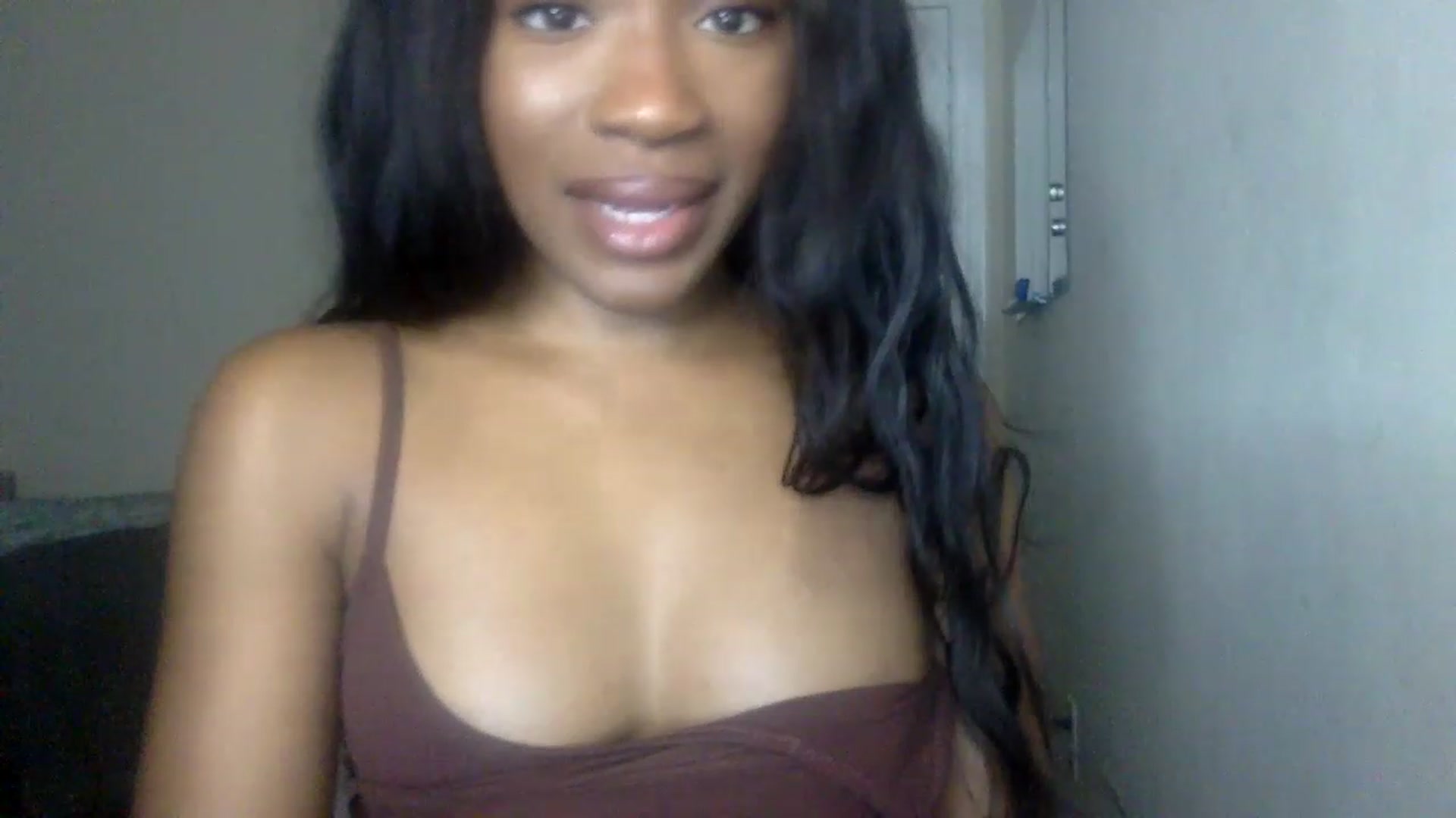Gallery image thumbnail from sexyyliyahh's myfreecams stream on, 11/15/2022, 15:37 image 20 of 20