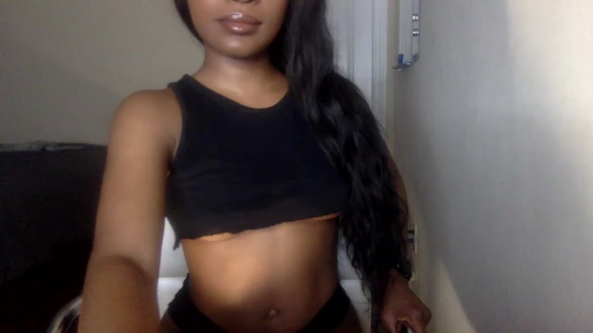 Gallery image thumbnail from sexyyliyahh's myfreecams stream on, 11/16/2022, 15:52 image 3 of 20