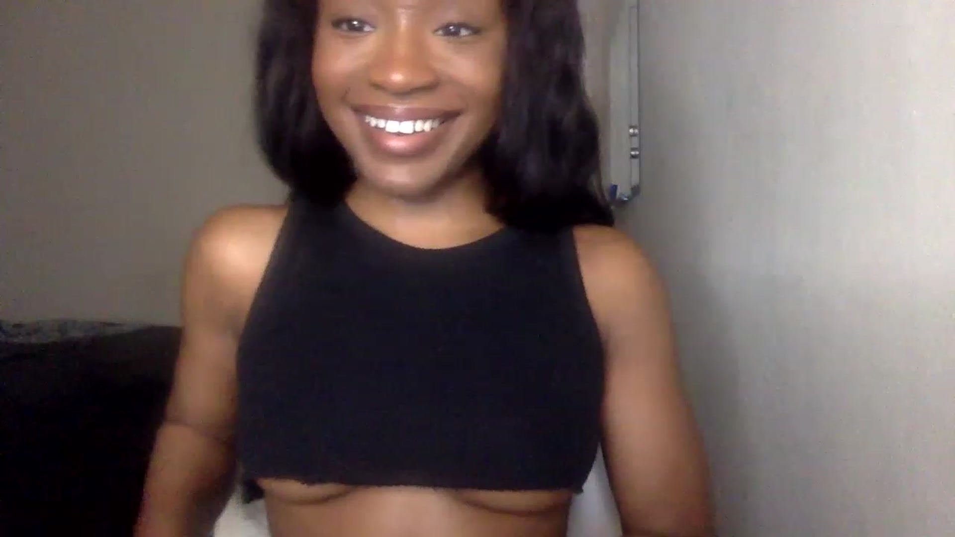 Gallery image thumbnail from sexyyliyahh's myfreecams stream on, 11/16/2022, 21:00 image 14 of 20