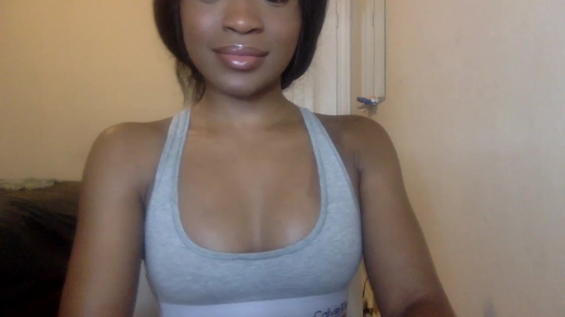 Gallery image thumbnail from sexyyliyahh's myfreecams stream on, 11/20/2022, 17:35 image 7 of 20