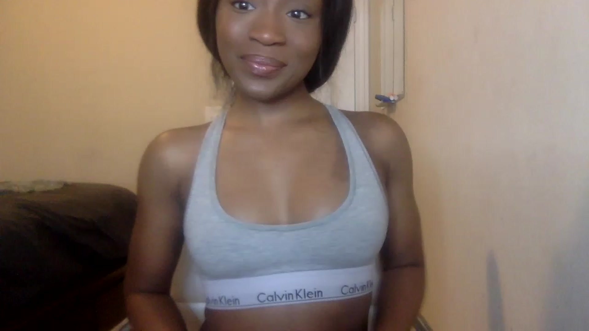 Gallery image thumbnail from sexyyliyahh's myfreecams stream on, 11/20/2022, 17:35 image 20 of 20