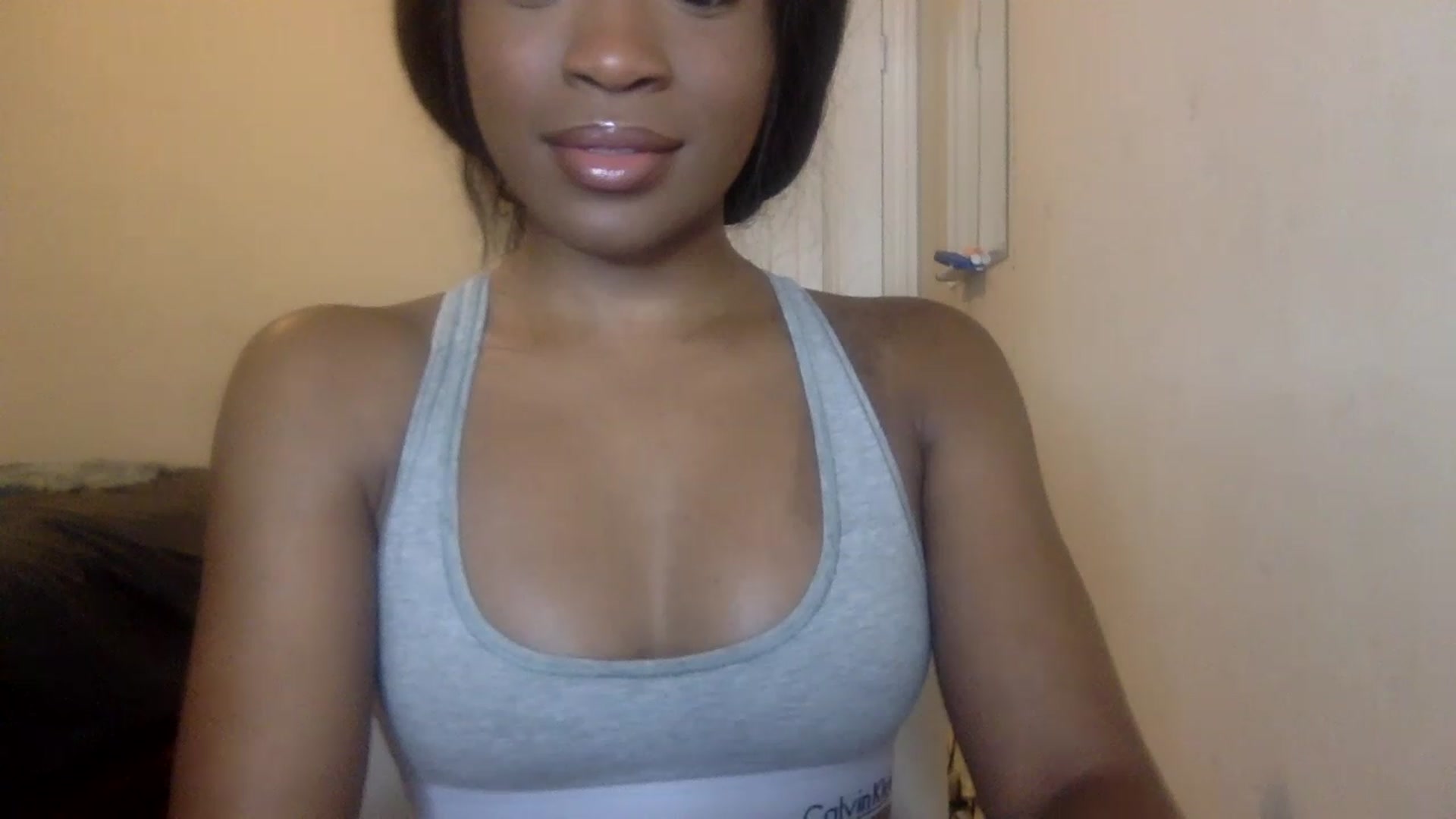 Gallery image thumbnail from sexyyliyahh's myfreecams stream on, 11/20/2022, 17:35 image 8 of 20