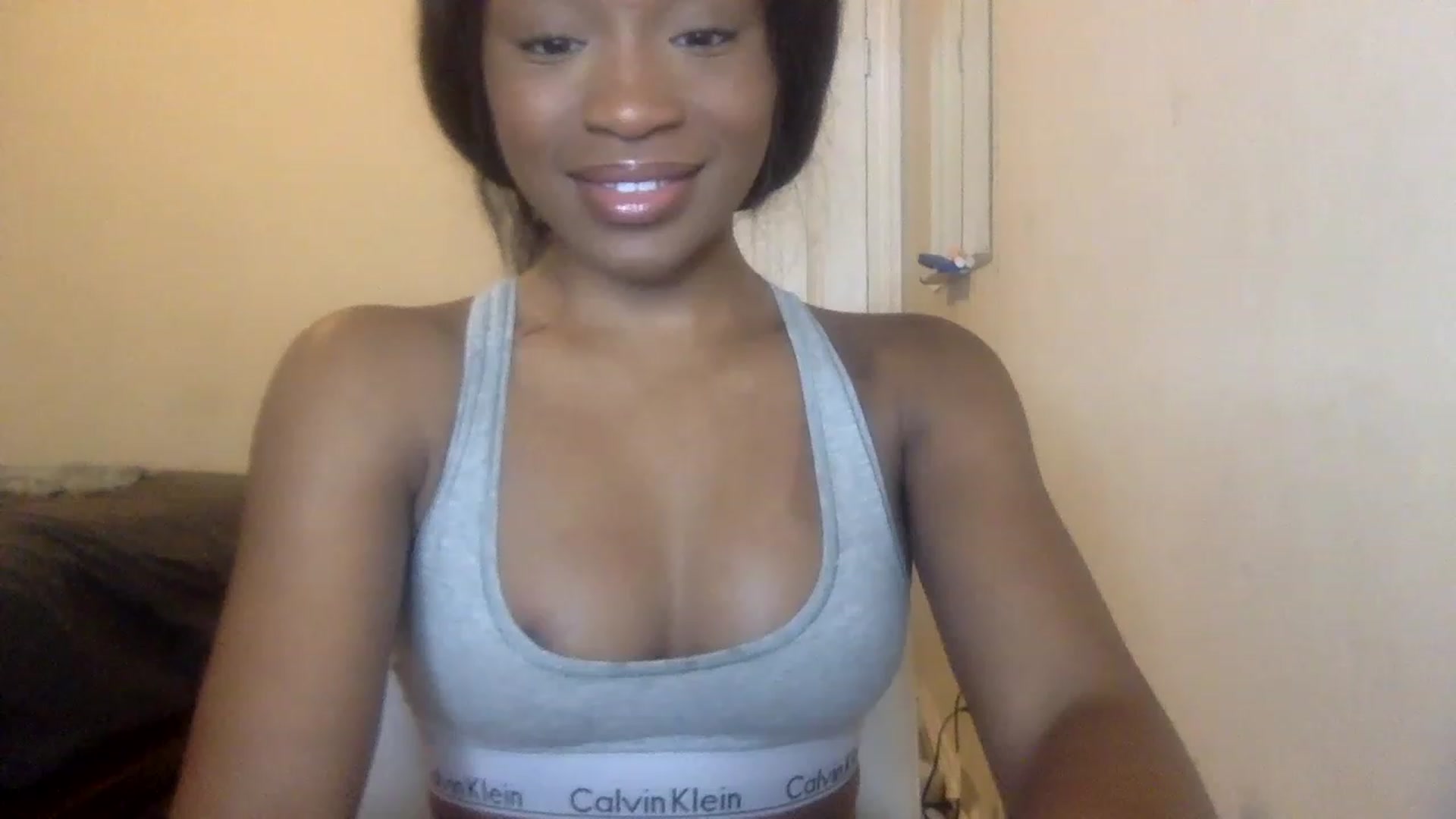 Gallery image thumbnail from sexyyliyahh's myfreecams stream on, 11/20/2022, 17:35 image 1 of 20