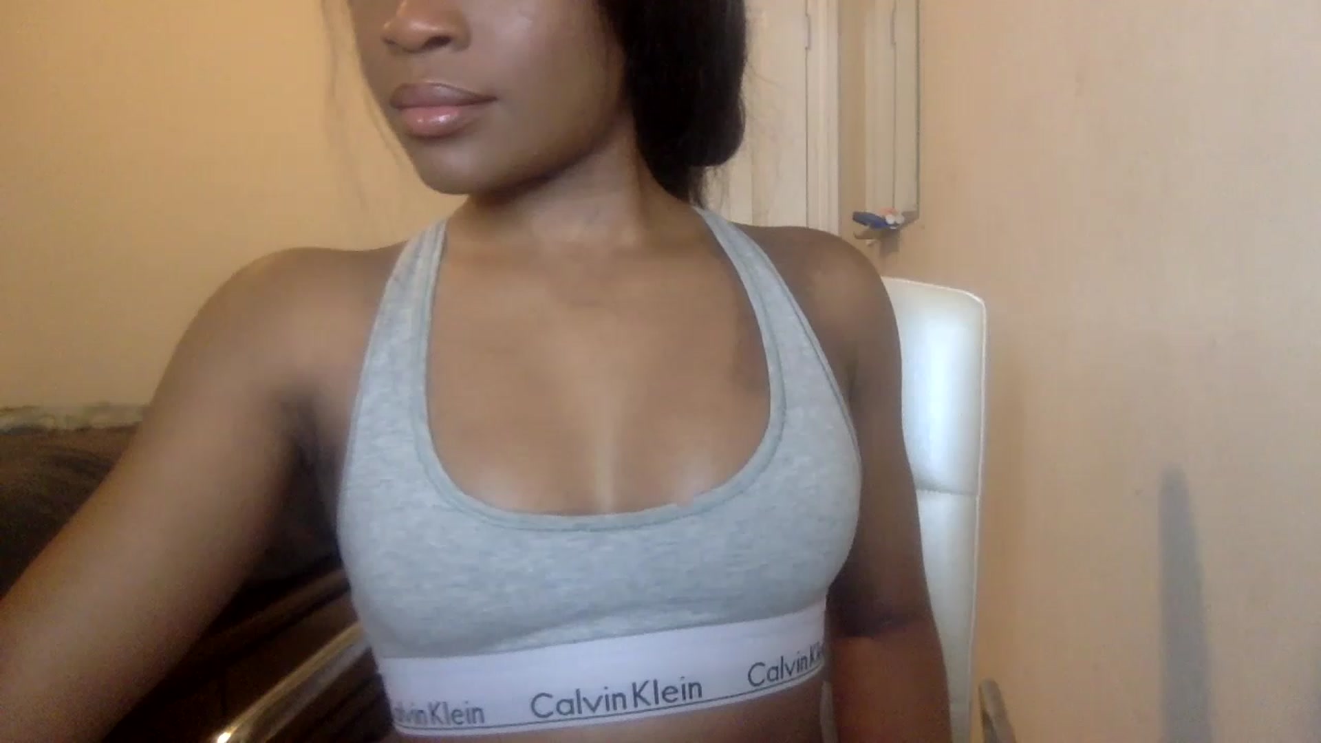 Gallery image thumbnail from sexyyliyahh's myfreecams stream on, 11/20/2022, 17:35 image 15 of 20