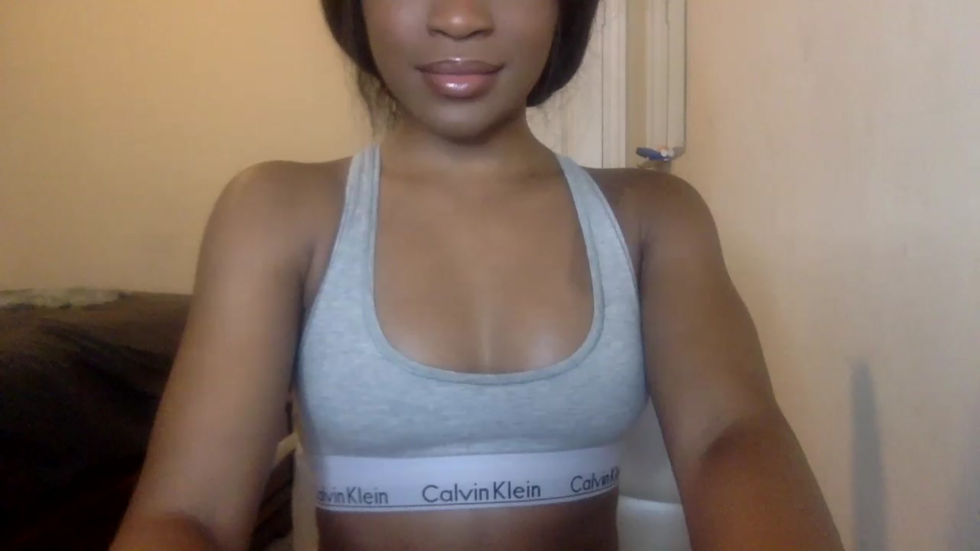 Gallery image thumbnail from sexyyliyahh's myfreecams stream on, 11/20/2022, 17:35 image 16 of 20