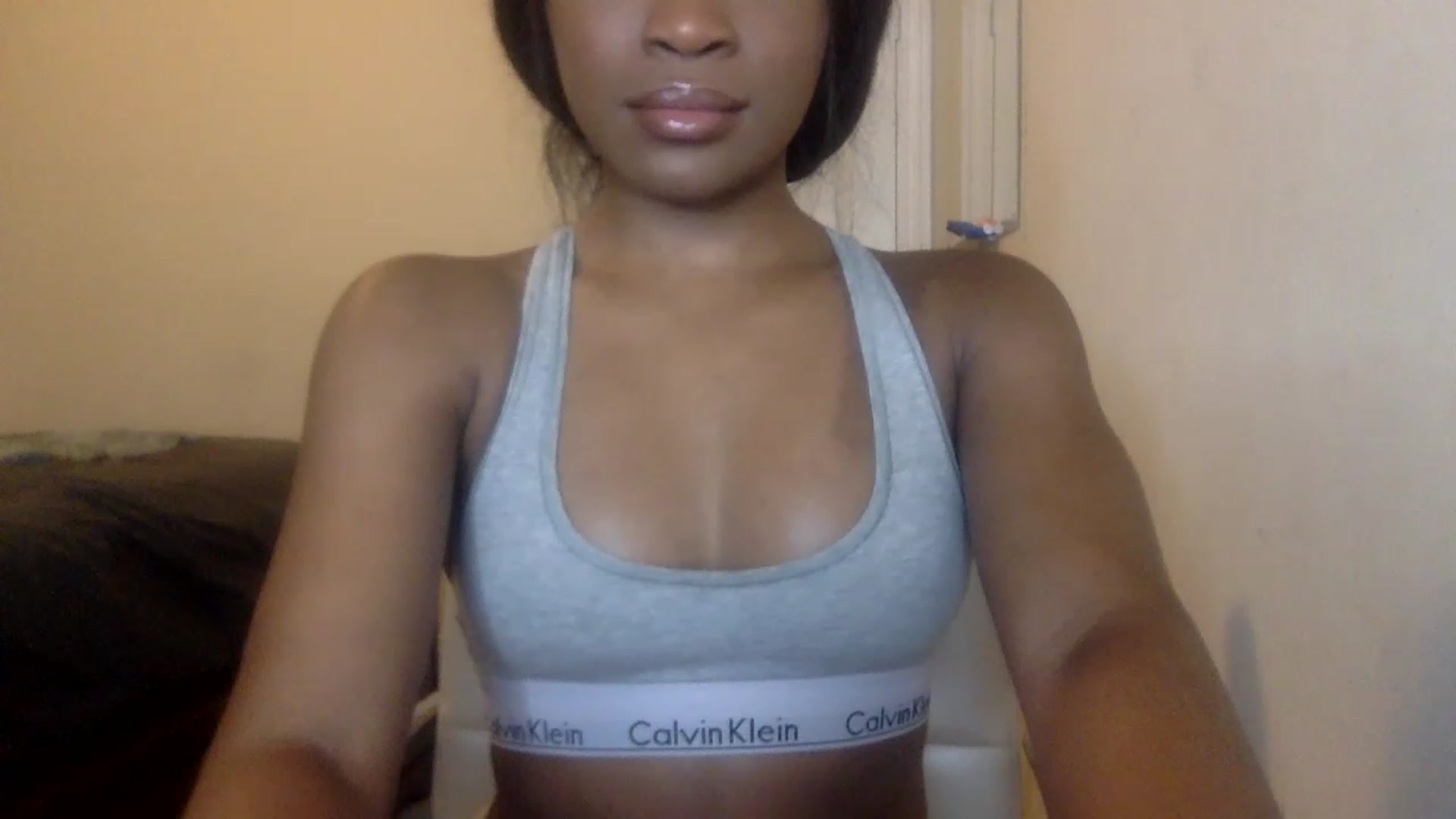 Gallery image thumbnail from sexyyliyahh's myfreecams stream on, 11/20/2022, 17:35 image 19 of 20