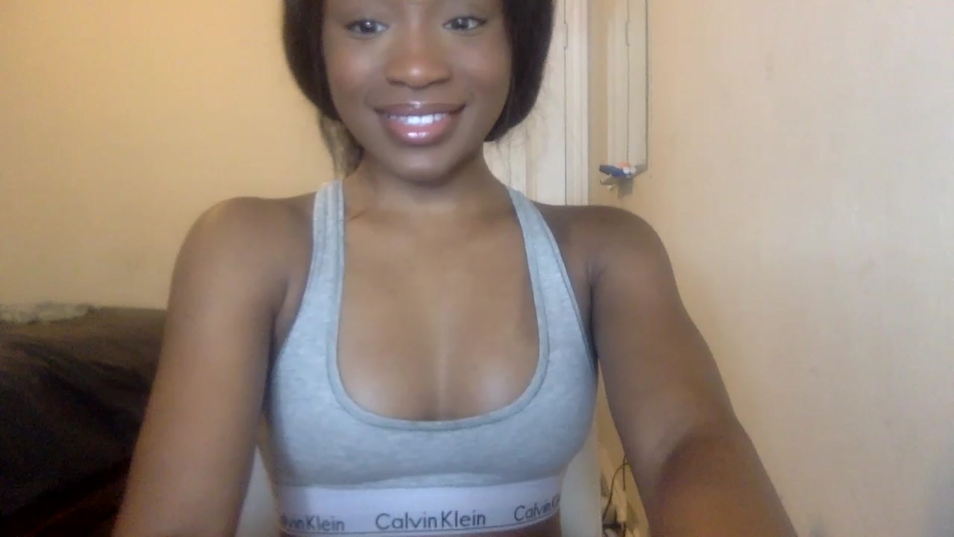 Gallery image thumbnail from sexyyliyahh's myfreecams stream on, 11/20/2022, 17:35 image 3 of 20