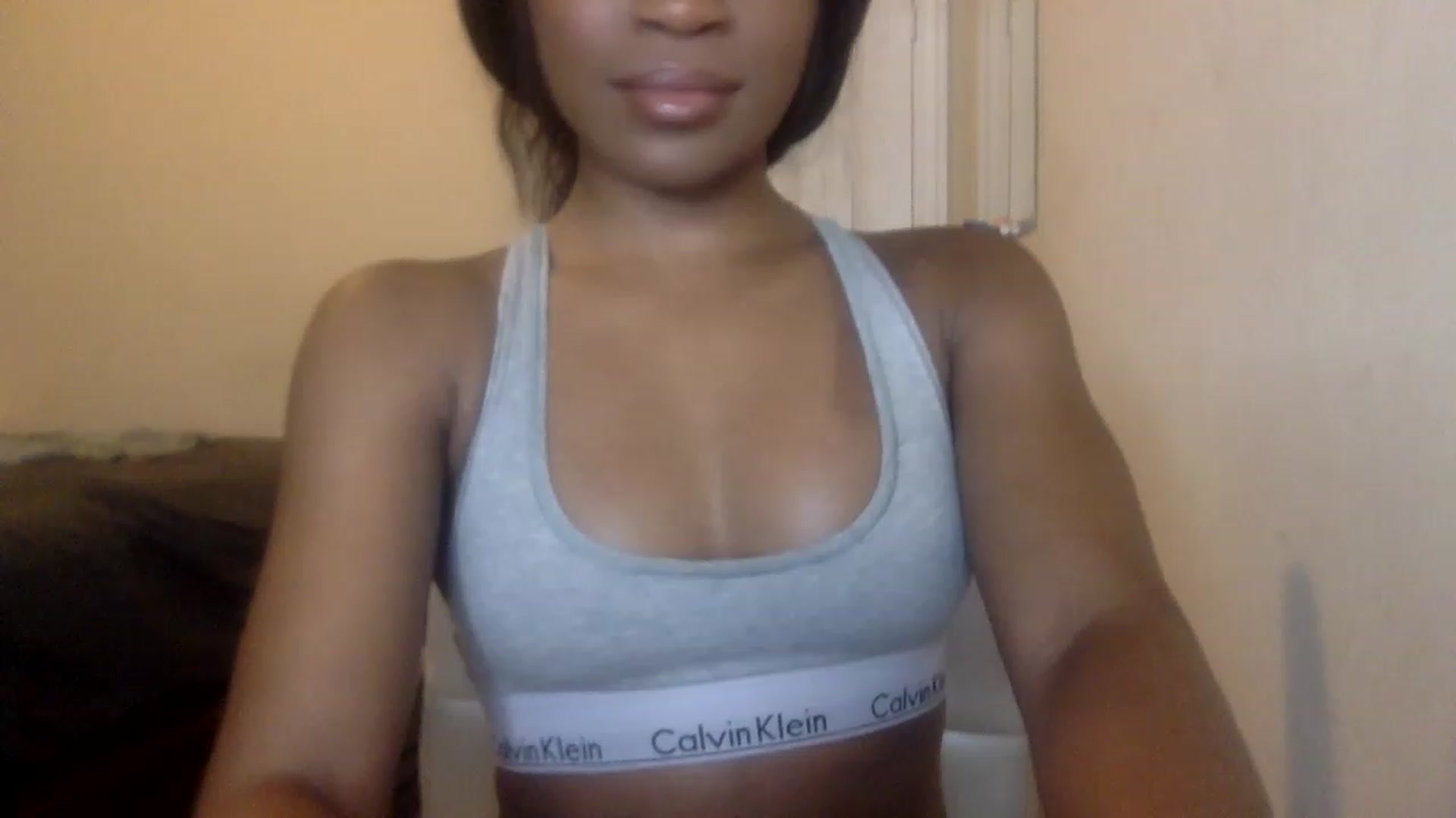 Gallery image thumbnail from sexyyliyahh's myfreecams stream on, 11/20/2022, 17:35 image 13 of 20