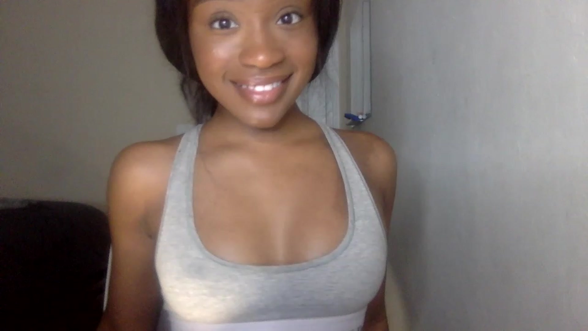 Gallery image thumbnail from sexyyliyahh's myfreecams stream on, 11/20/2022, 19:34 image 10 of 20