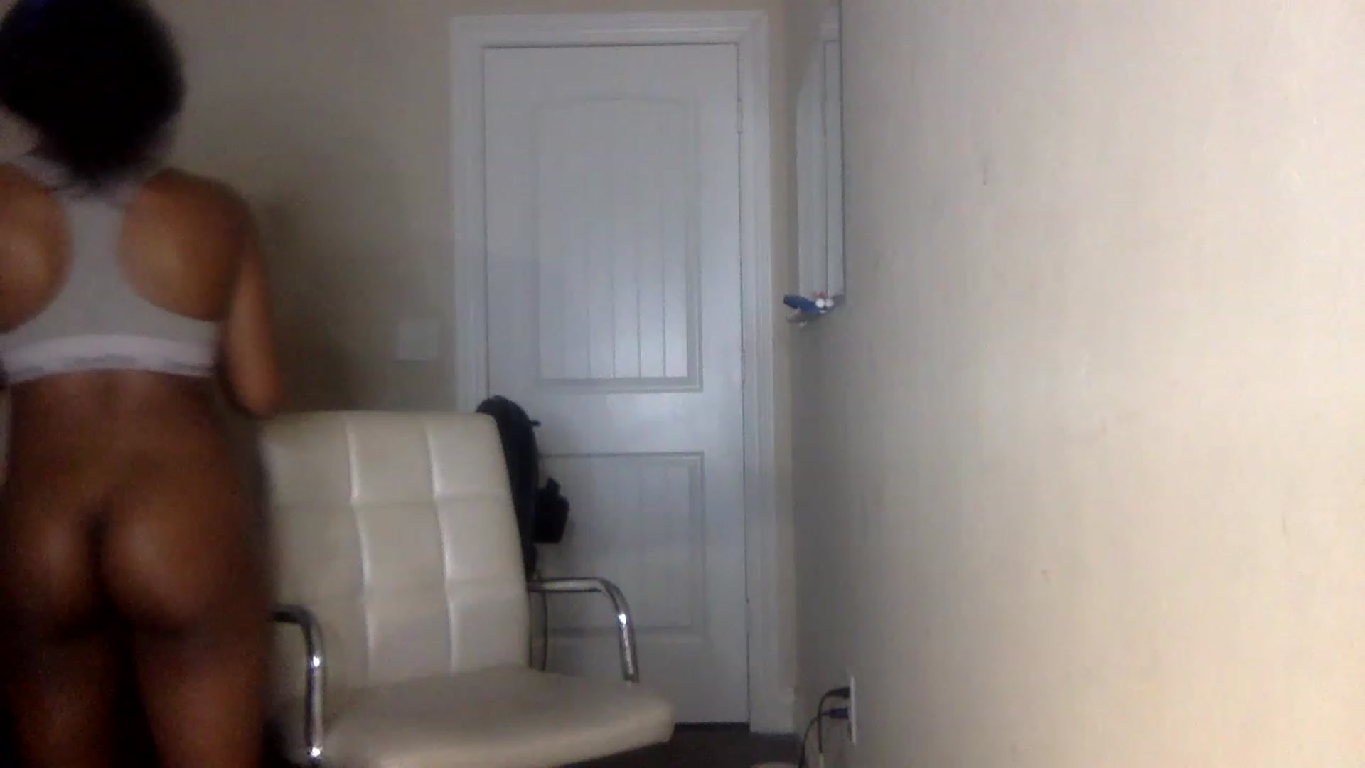 Gallery image thumbnail from sexyyliyahh's myfreecams stream on, 11/20/2022, 19:34 image 6 of 20