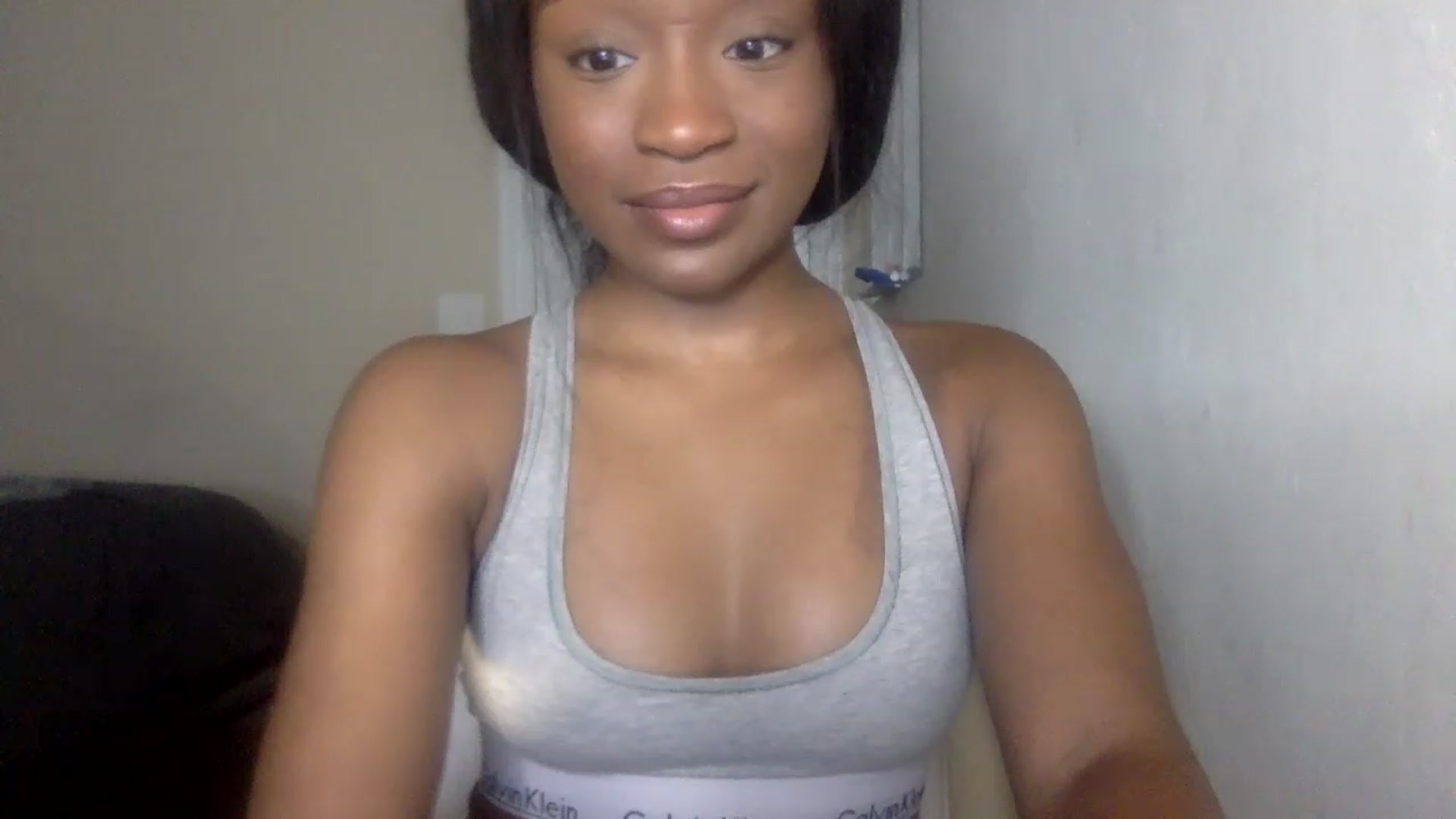 Gallery image thumbnail from sexyyliyahh's myfreecams stream on, 11/20/2022, 19:34 image 12 of 20