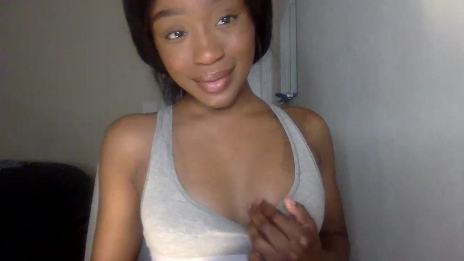 Gallery image thumbnail from sexyyliyahh's myfreecams stream on, 11/20/2022, 19:34 image 2 of 20