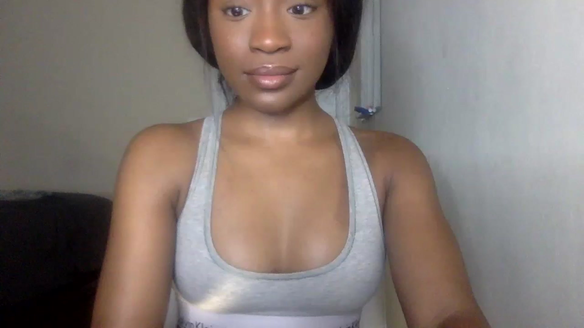 Gallery image thumbnail from sexyyliyahh's myfreecams stream on, 11/20/2022, 19:34 image 14 of 20