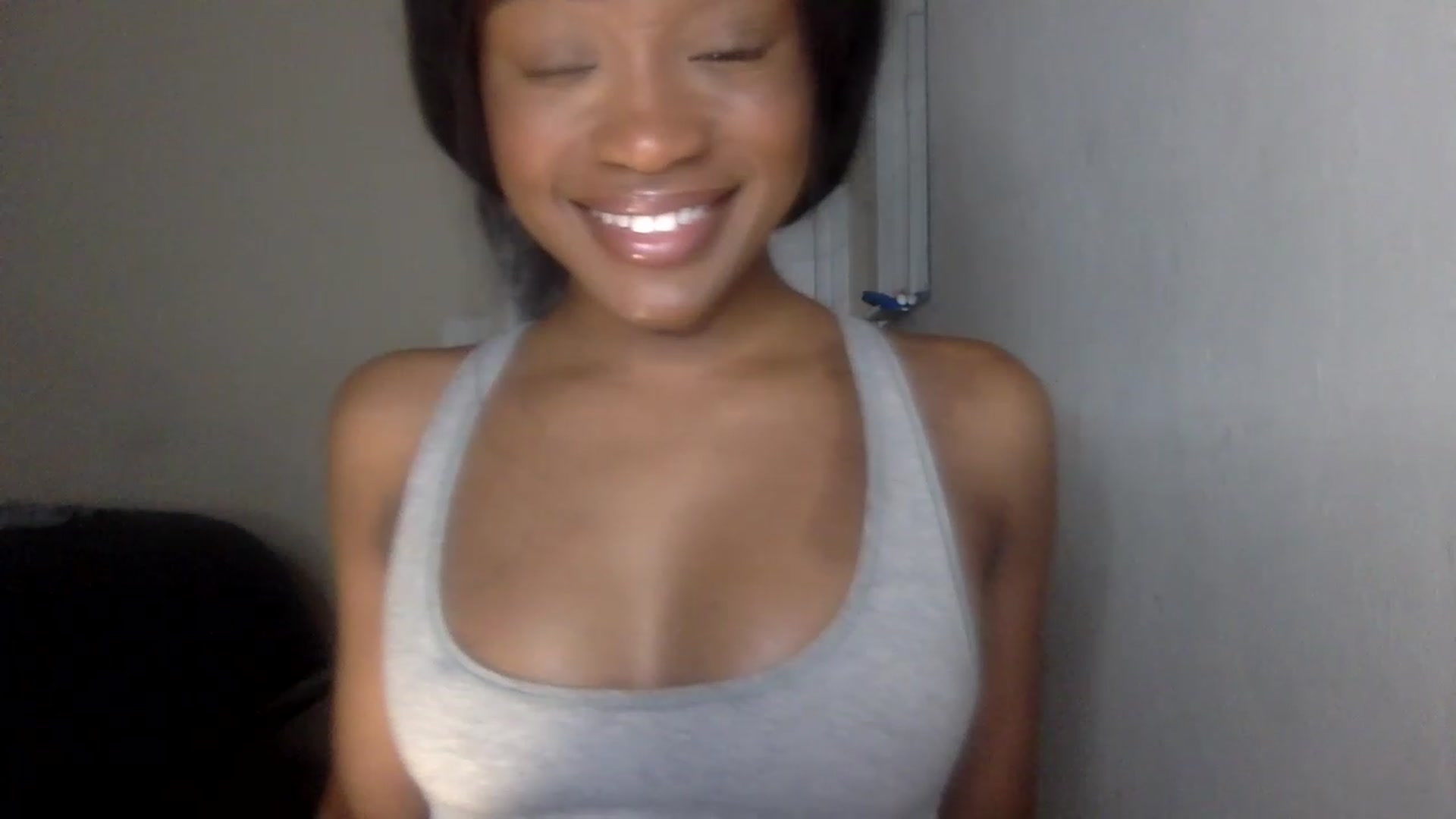 Gallery image thumbnail from sexyyliyahh's myfreecams stream on, 11/20/2022, 19:34 image 4 of 20