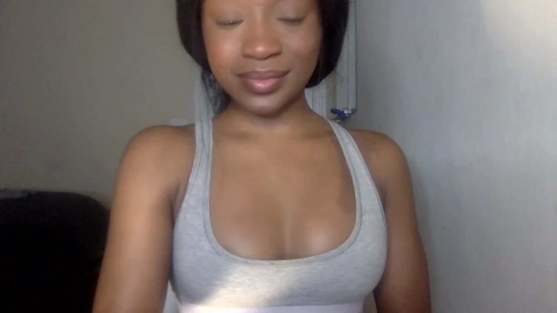 Gallery image thumbnail from sexyyliyahh's myfreecams stream on, 11/20/2022, 19:34 image 3 of 20