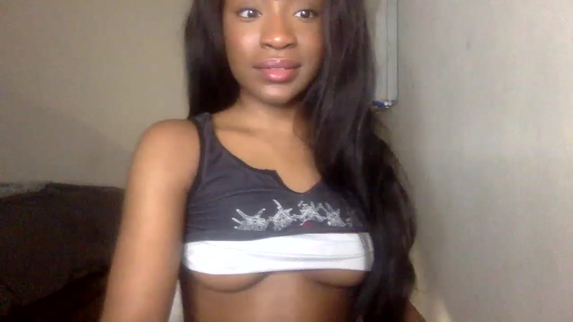 Gallery image thumbnail from sexyyliyahh's myfreecams stream on, 11/20/2022, 23:42 image 12 of 20