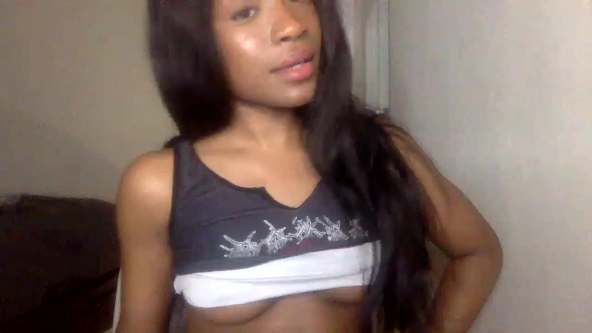 Gallery image thumbnail from sexyyliyahh's myfreecams stream on, 11/20/2022, 23:42 image 18 of 20