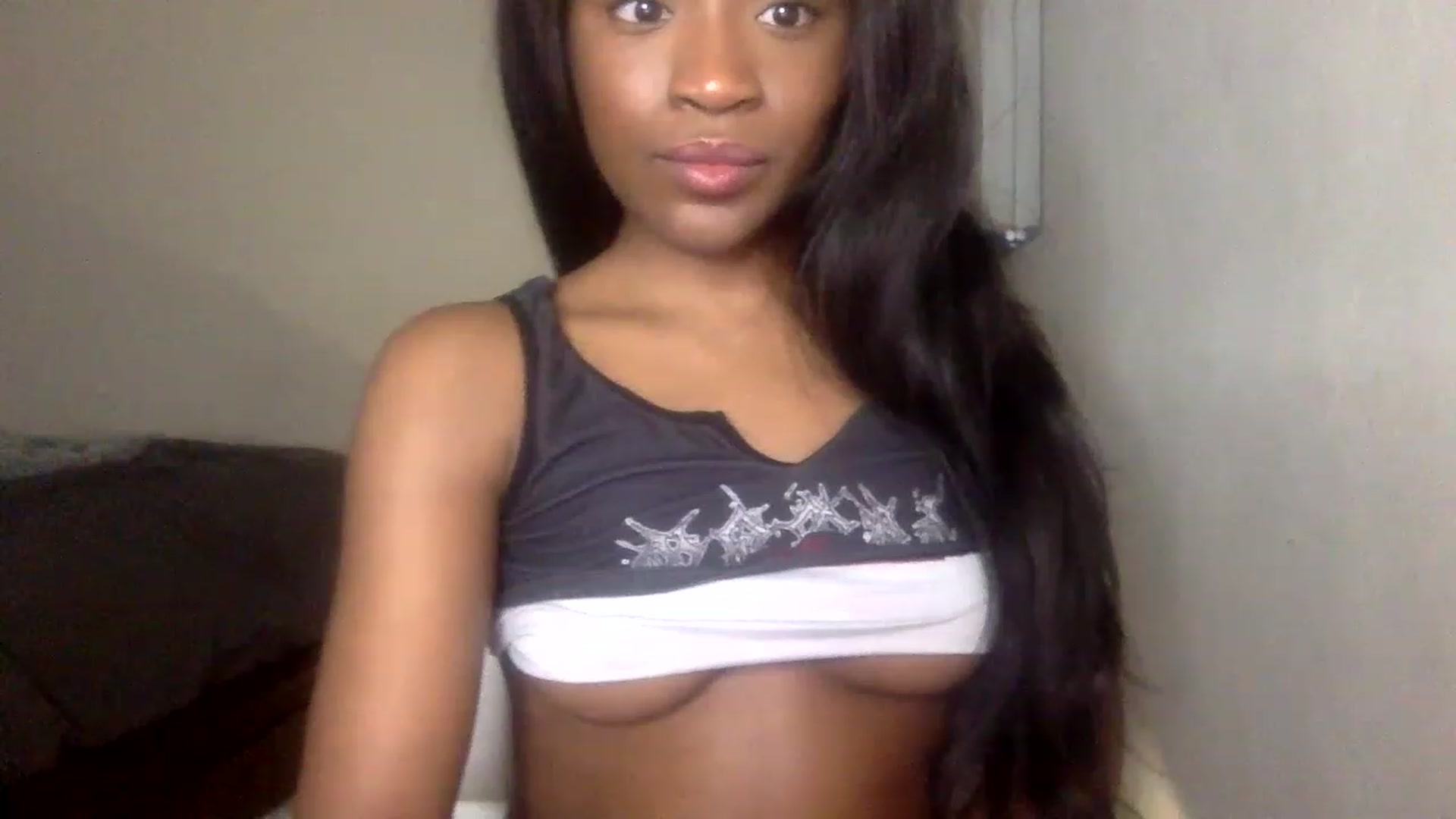 Gallery image thumbnail from sexyyliyahh's myfreecams stream on, 11/20/2022, 23:42 image 11 of 20