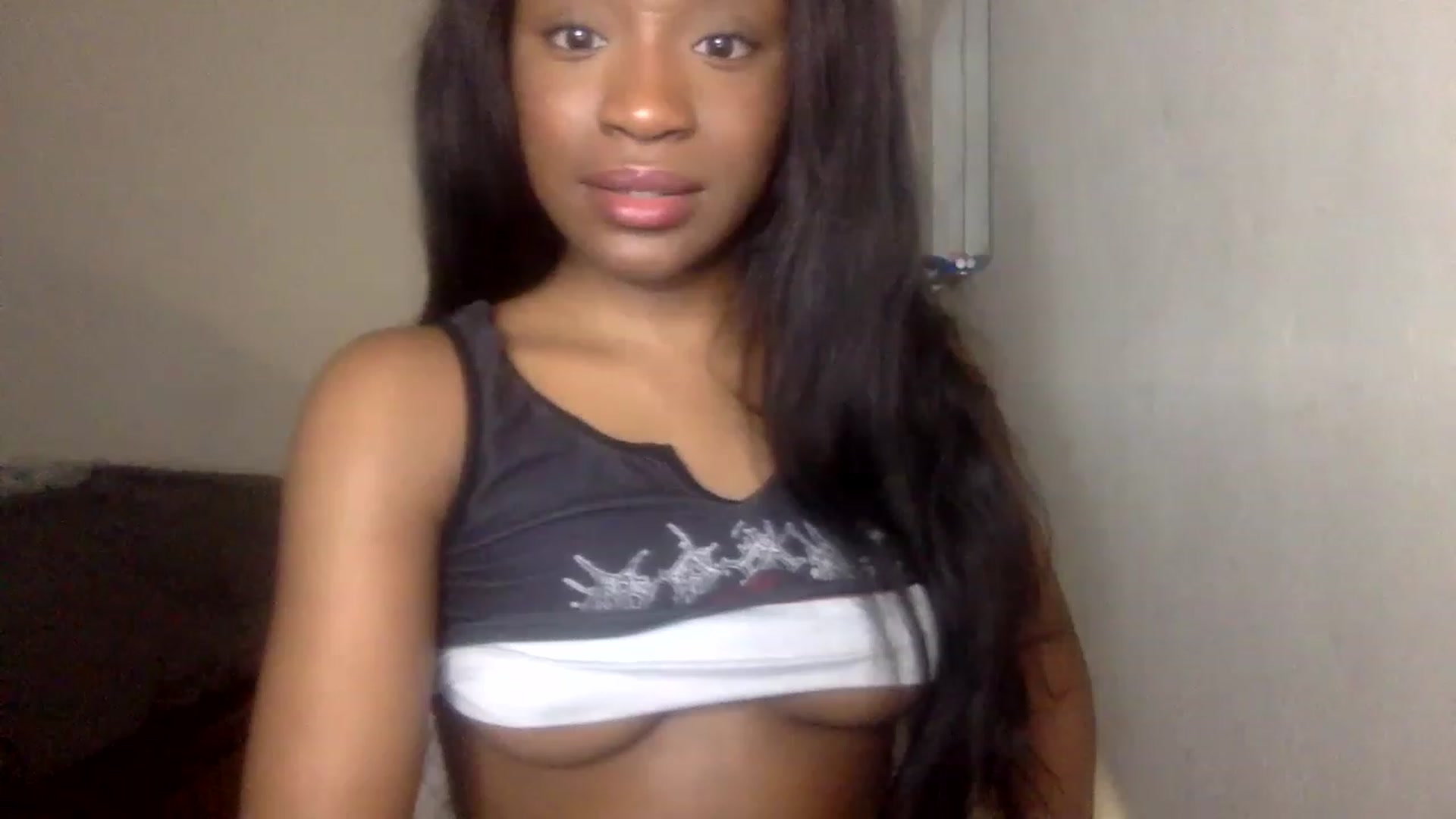 Gallery image thumbnail from sexyyliyahh's myfreecams stream on, 11/20/2022, 23:42 image 15 of 20