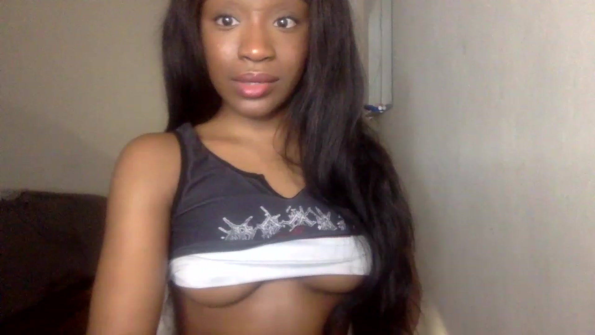 Gallery image thumbnail from sexyyliyahh's myfreecams stream on, 11/20/2022, 23:42 image 17 of 20