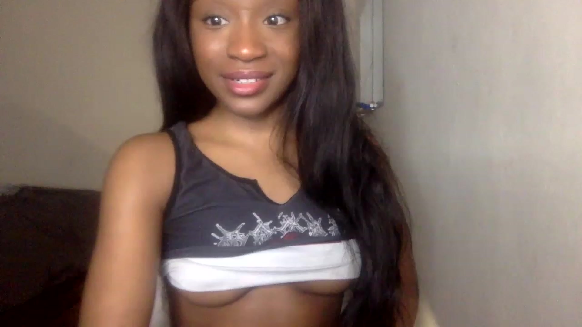 Gallery image thumbnail from sexyyliyahh's myfreecams stream on, 11/20/2022, 23:42 image 16 of 20